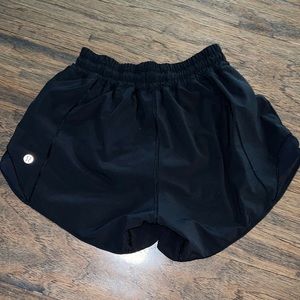 Lululemon hotty got low rise 4 inch size 2